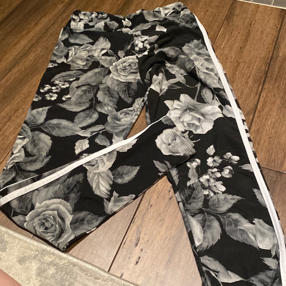 Rose leggins size one size like new